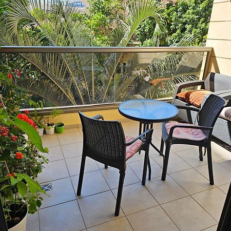 A Dream Place In Raanana, Up To 5 Guests - Swimming Pool - Jacuzzi & Gym Bagian luar foto