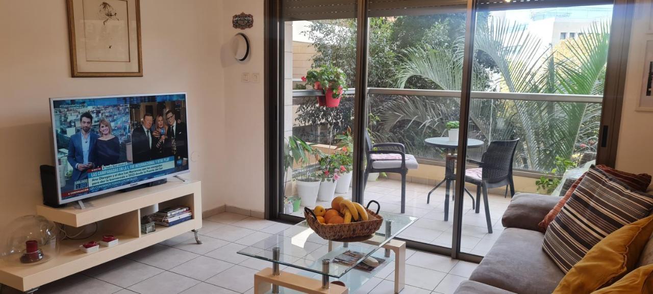 A Dream Place In Raanana, Up To 5 Guests - Swimming Pool - Jacuzzi & Gym Bagian luar foto